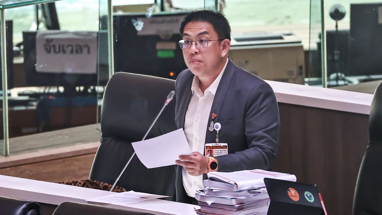 'วิโรจน์' เดือดฉะงบกรมทางหลวงจัดซื้อรถเคลนที่ผิดกฎหมาย