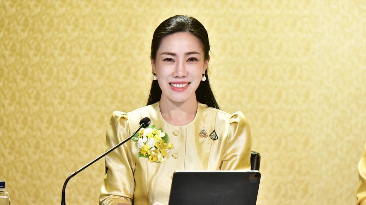 รัฐบาลเชิญชวนสวมใส่ชุดผ้าไทยดัน Soft Power สอดคล้องพระดำรัส 'เจ้าฟ้าสิริวัณณวรีฯ'