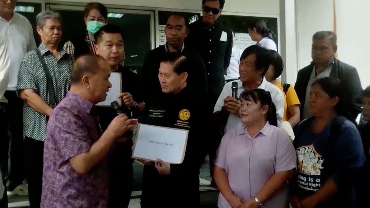 ภาคประชาชนยื่นหนังสือ 'ภูมิธรรม' ตรวจสอบ-กางผลสอบวินัย 'หมอสุภัทร'