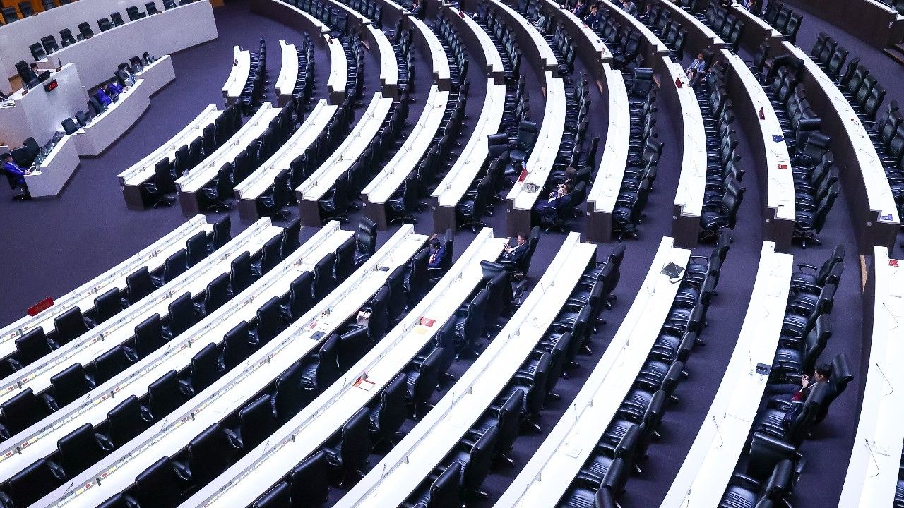 หนีสภาล่มครั้งที่ 4 'ไชยา' สั่งปิดประชุม แก้เกมรัฐบาลเสียงปริ่มน้ำ หลัง สส. ปชน. โวย