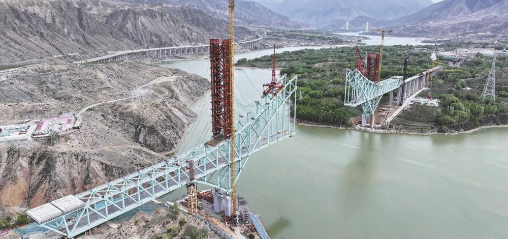 สะพานจีนกำลังก่อสร้างสายเคเบิลขาด เสียชีวิต 7 สูญหาย 9 ราย