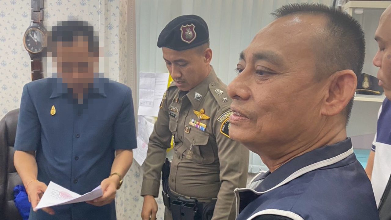 รวบปลัด อบจ.มุกดาหาร รีดทรัพย์ผู้รับเหมา แลกเซ็นอนุมัติเบิกจ่ายงบฯ สร้างถนน