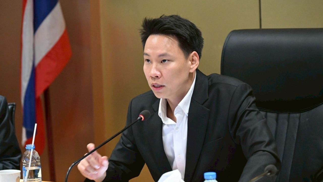 'อรรถกร' แก้ราคาข้าวโพดตกต่ำ ให้โรงงานเปิดรับซื้อ 9 บาทต่อกิโลกรัม