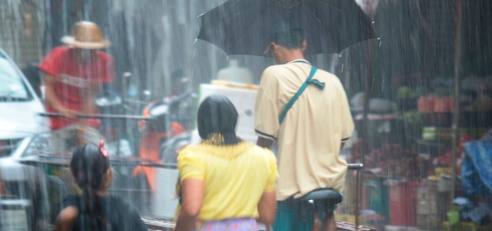 ประกาศฉบับ 12 พายุไต้ฝุ่น 'คาจิกิ' หลายจังหวัดเตรียมรับมือ 'ฝนตกหนักถึงหนักมาก'