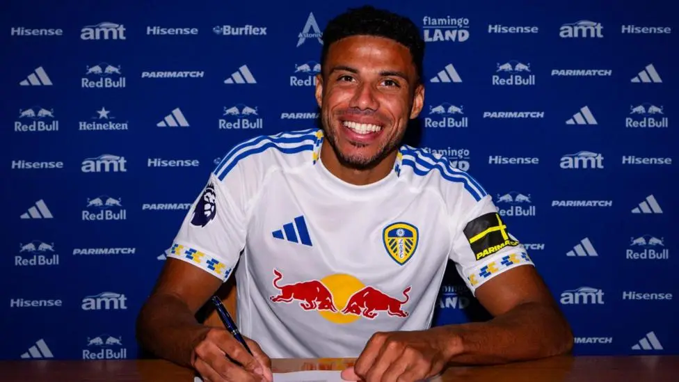 Leeds sign Leicester full-back Justin in £10m deal