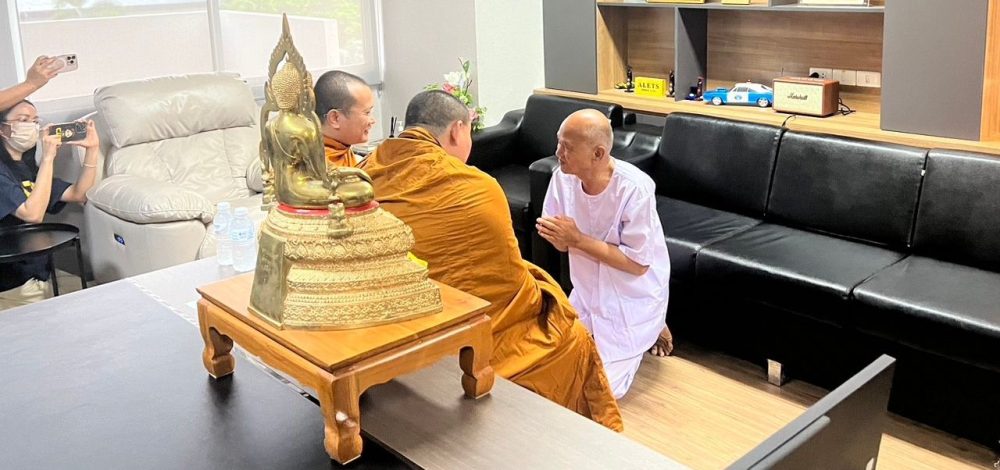 เปิดภาพ 'หลวงพ่ออลงกต' อดีตเจ้าอาวาสวัดพระบาทน้ำพุ ยอมสึกแล้ว