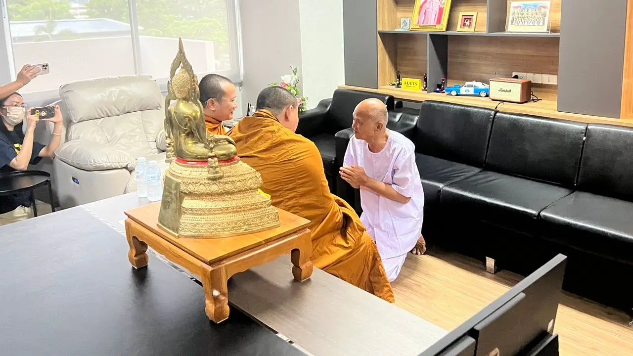 เปิดภาพ 'หลวงพ่ออลงกต' อดีตเจ้าอาวาสวัดพระบาทน้ำพุ ยอมสึกแล้ว