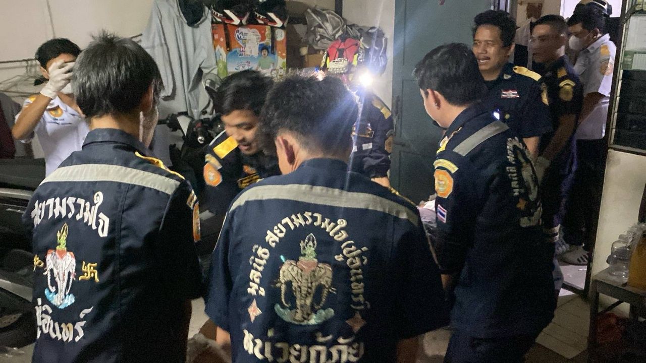 ลูกชายวัย 25 ป่วยจิตเวช คลั่งแทงพ่อเสียชีวิตคาบ้านเช่า