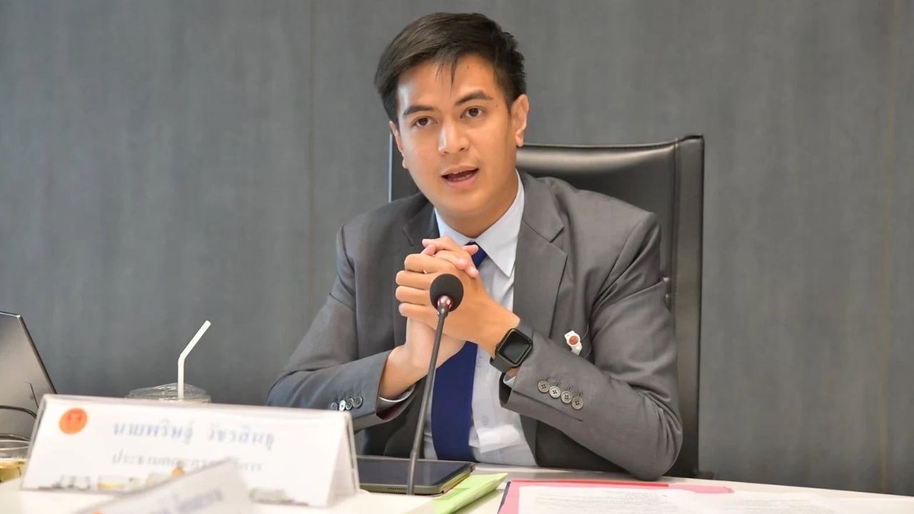 'พริษฐ์' แนะโฆษกพรรคเพื่อไทย ยอมรับตามตรงรัฐบาลไม่รอบคอบทำนโยบายรถไฟฟ้า 20 บาท