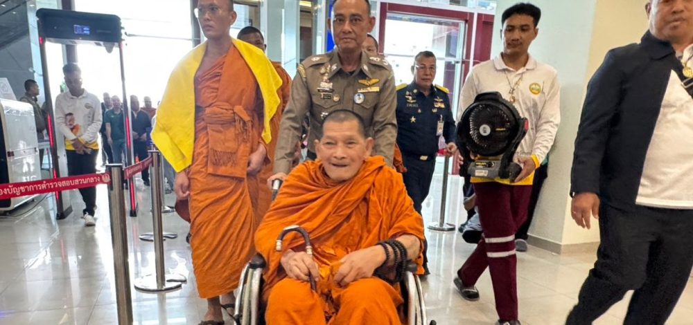 'หลวงปู่ศิลา' มาฉันเพลที่ห้องทำงาน 'บิ๊กเต่า' พร้อมพูดอวยพรให้กำลังใจ