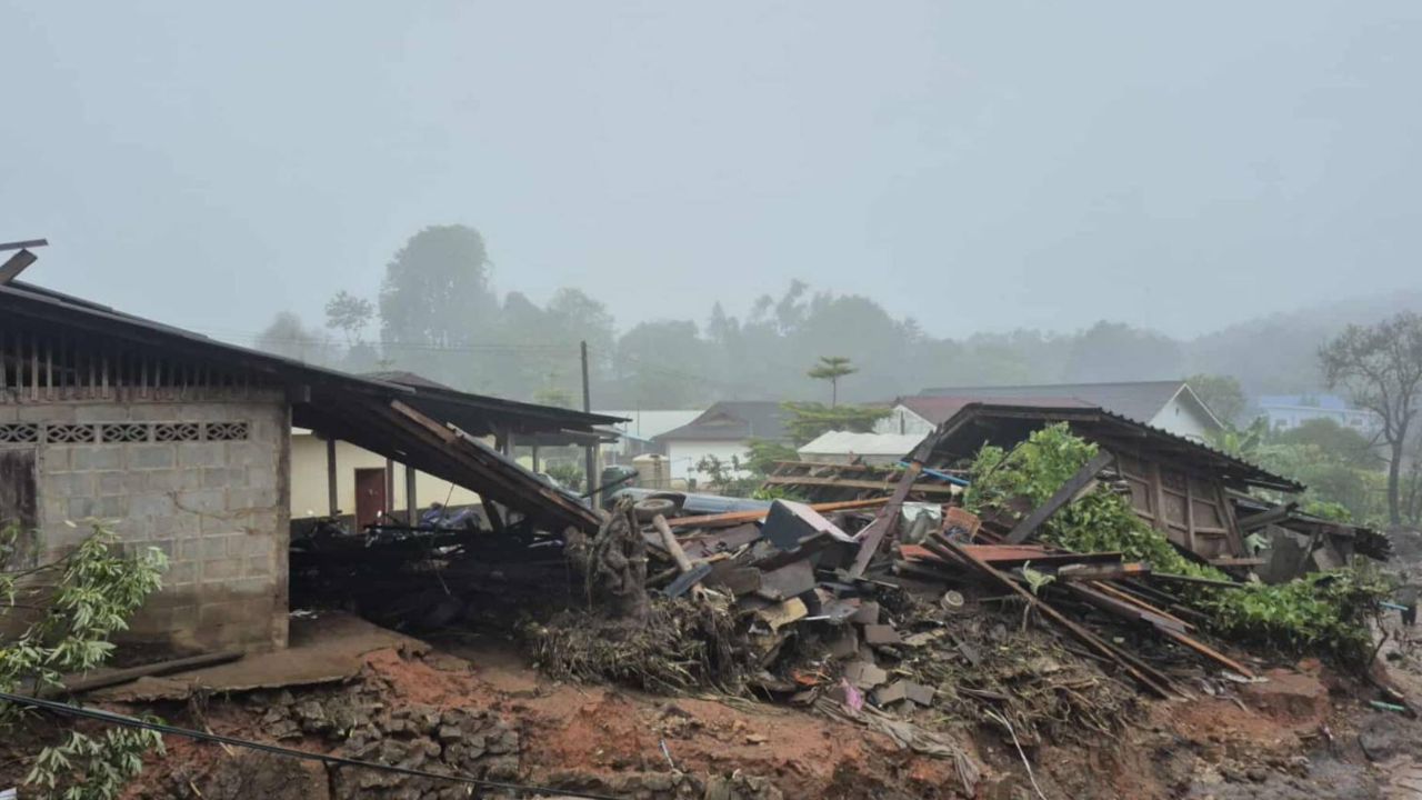 หมู่บ้านปางอุ๋ง ฝนถล่มดินสไลด์ ดับแล้ว 2 ศพ สูญหาย 5 ราย เร่งให้ความช่วยเหลือ