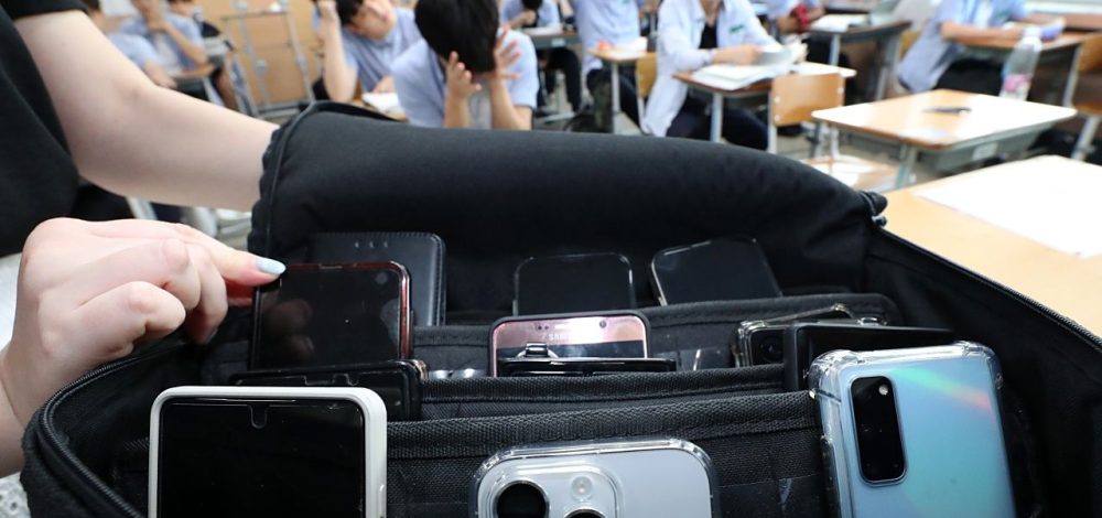 เกาหลีใต้สั่งห้ามใช้มือถือในห้องเรียนทั่วประเทศ เริ่มมีผลปี 2026