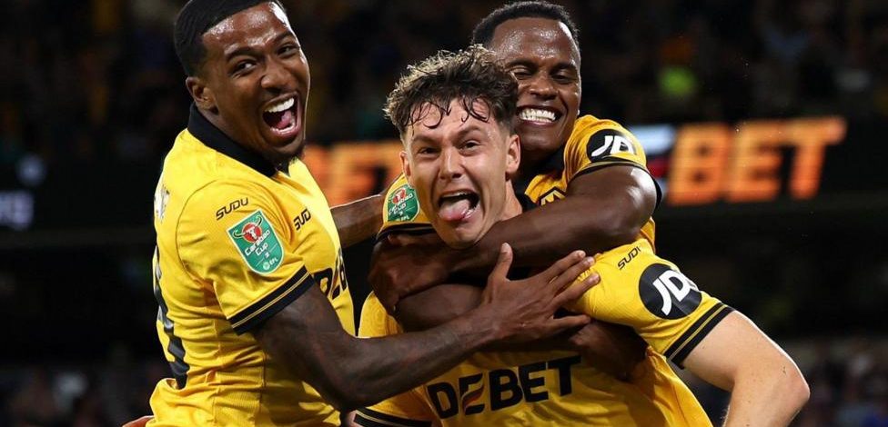 Wolves reject £55m Newcastle bid for Strand Larsen