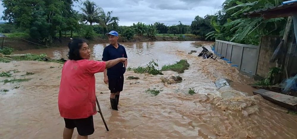 ลำปางอ่วม น้ำป่าไหลซัดอ่างเก็บน้ำแตก ทะลักเข้าท่วมบ้านเรือนกว่าร้อยหลังคาเรือน
