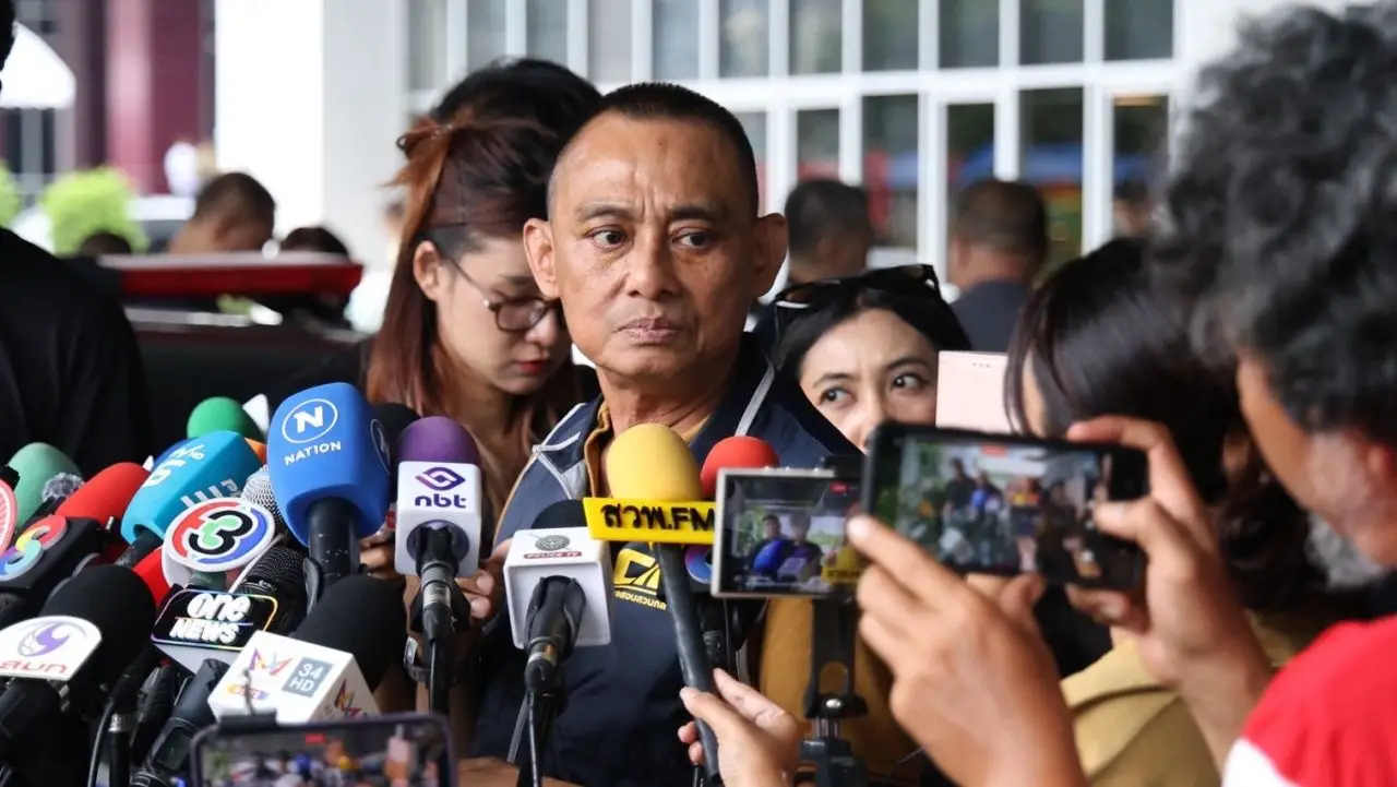 'หมอบี' บริหารรักไม่ดี ทำขัดแย้ง 'อลงกตการละคร' นั่งวีลแชร์ตบตาเพื่อเงินบริจาค