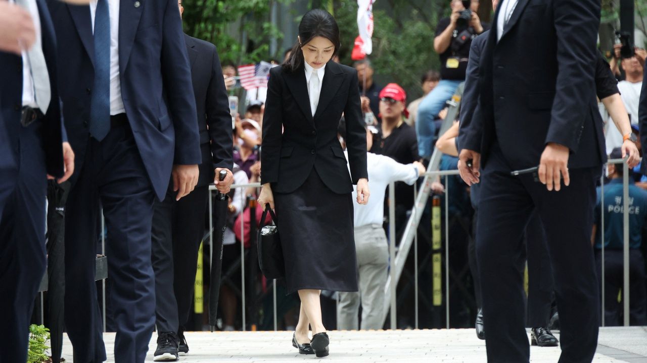 อัยการพิเศษสั่งฟ้อง 'คิม กอนฮี' อดีตสุภาพสตรีหมายเลขหนึ่งเกาหลีใต้ คดีทุจริต-รับสินบน