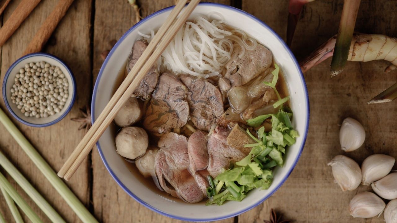ปิดตำนาน 60 ปี 'ร้านเนื้อวัวใส่ก๋วยเตี๋ยว' ประกาศเลิกกิจการ 31 ส.ค. 2568