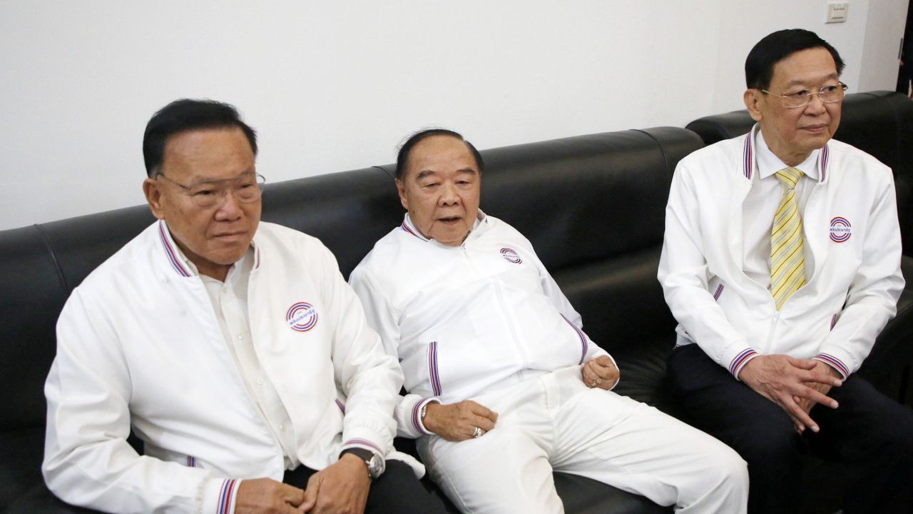 พปชร. ประชุมใหญ่ เลือก 'สันติ' นั่งเลขาฯ พรรค สลับ 'ไพบูลย์' นั่งรองหัวหน้า