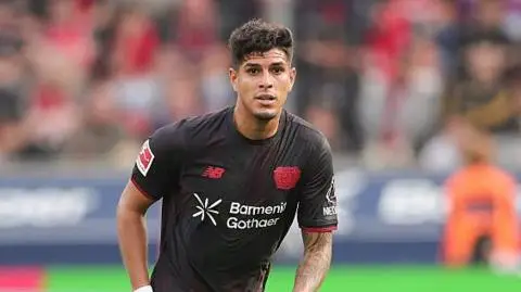Arsenal must sell players to seal Hincapie deal