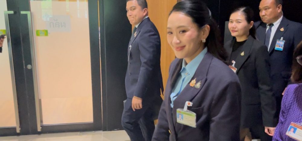 นายกฯ แพทองธารเข้าสภา ยิ้มทักทายหลังสื่อถามกำลังใจดีหรือไม่