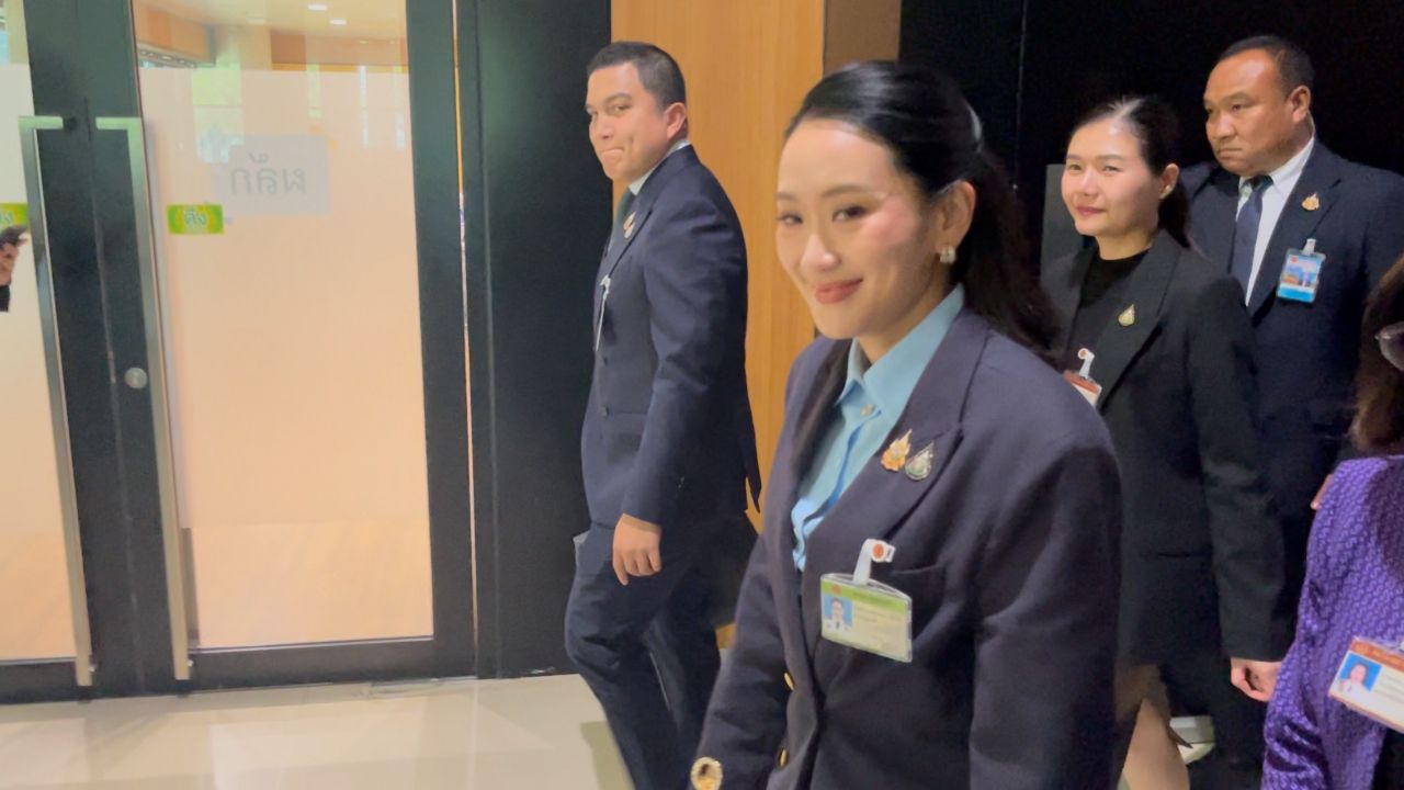 นายกฯ แพทองธารเข้าสภา ยิ้มทักทายหลังสื่อถามกำลังใจดีหรือไม่