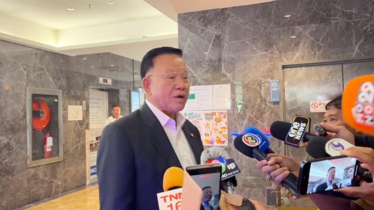'สันติ' เผย 'ลุงป้อม' ไม่เข้าประชุมพรรควันนี้ ปัดข่าววางมือทางการเมือง