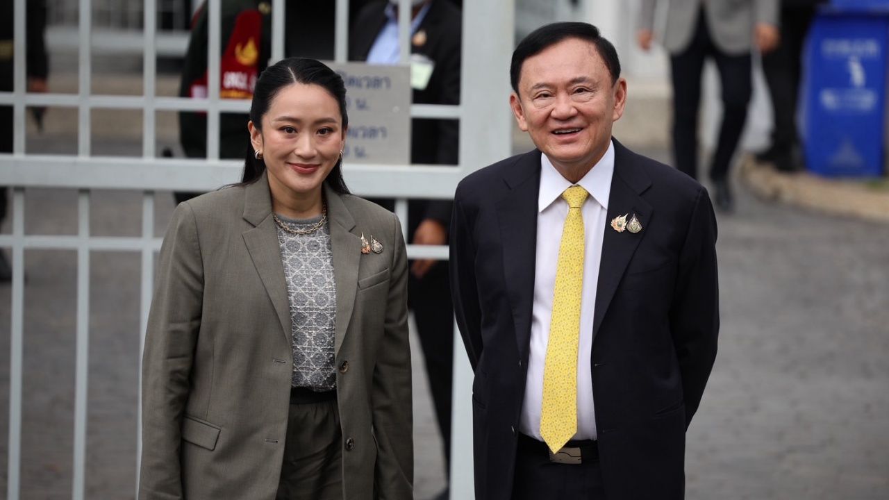 'ทักษิณ' ออกบ้านจันทร์ส่องหล้า 9 โมง 9 นาที มาถึงศาลฎีกาฟังคดีชั้น 14 แล้ว