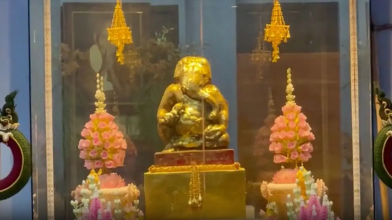 คนแห่กราบ 'พระอุเชนทร์' วัดสวนขัน อยากเห็นกับตาว่าอยู่ไหม หลังดราม่าอาจารย์เชียง