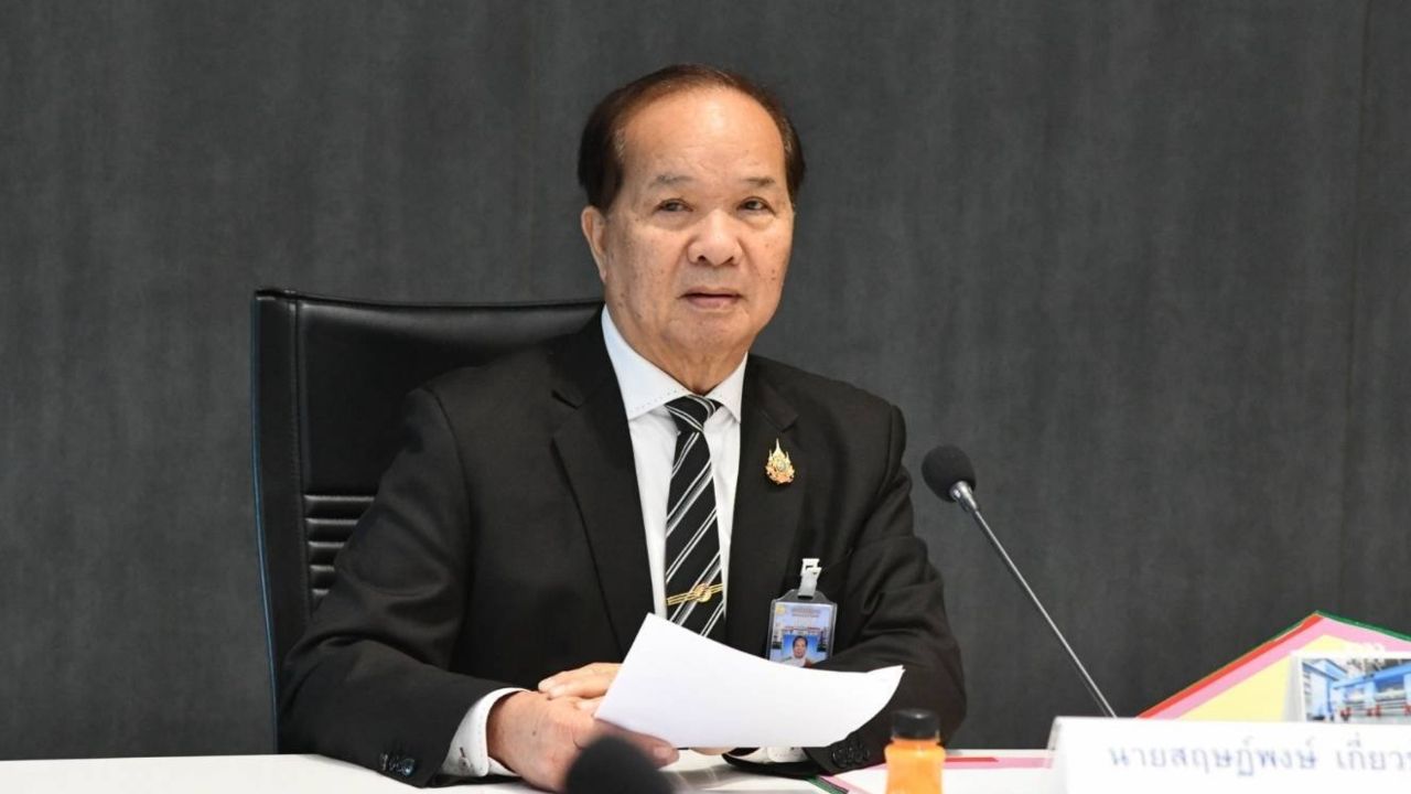 'สมคิด' คาด รัฐธรรมนูญฉบับใหม่ใช้งบพุ่งหมื่นล้าน อัด ปชน.-ภท. ข้อตกลงหลอกคนไทย