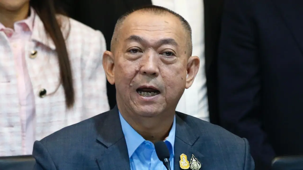 'เฉลิมชัย' ยื่นลาออกหัวหน้าพรรคประชาธิปัตย์แล้ว อ้างเหตุสุขภาพ