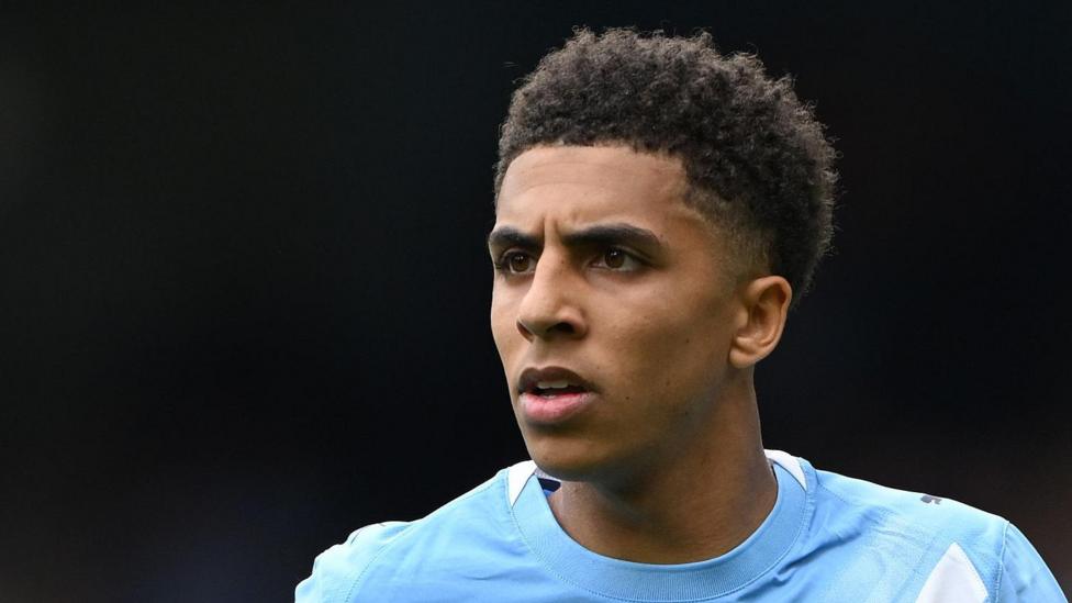 Full-back Lewis extends Man City deal until 2030