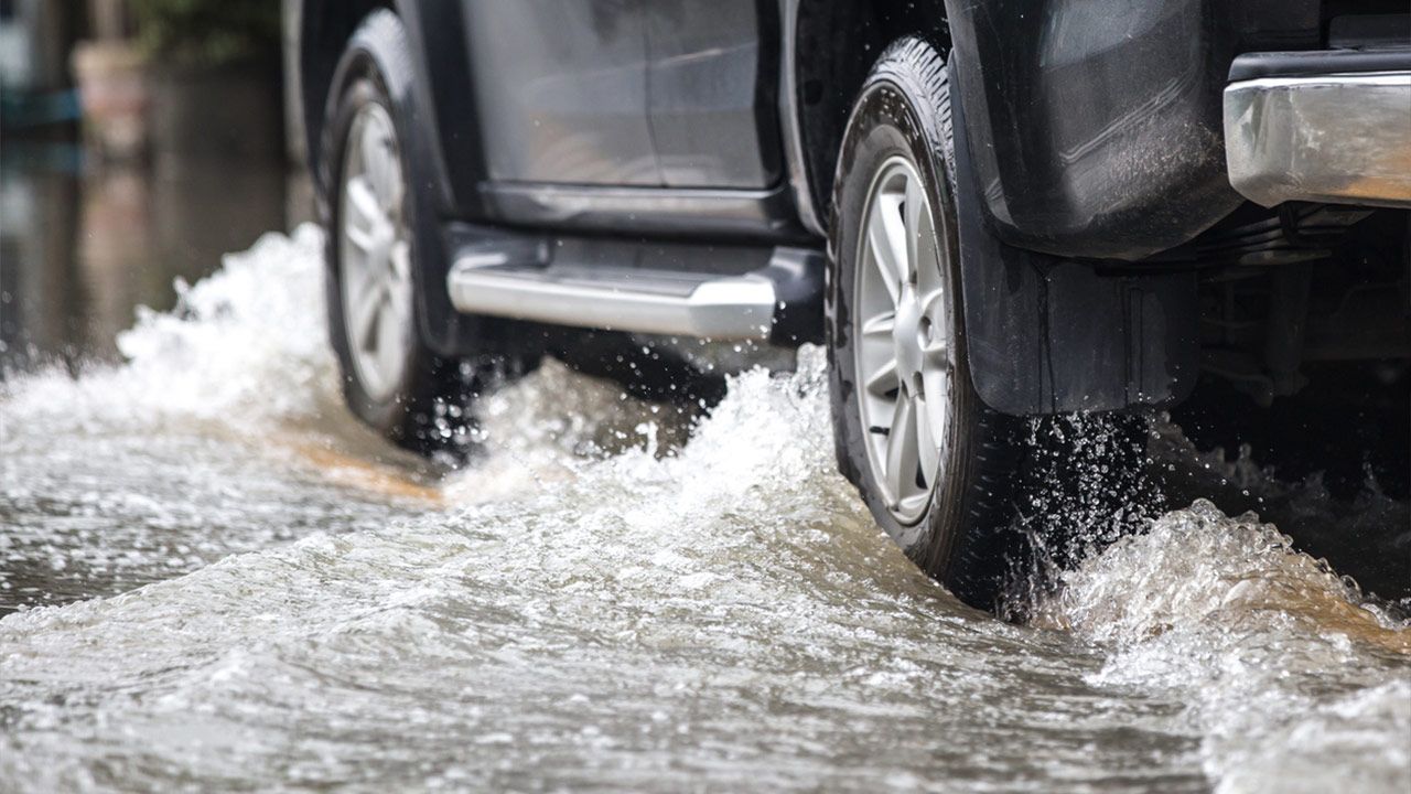 แนะคนขับรถยนต์ควรเช็ค 'ยางรถ' พร้อมลุยฝนรับรองปลอดภัยแน่