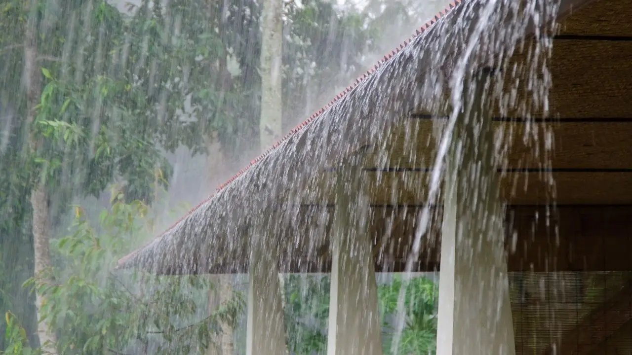 เตือน 'พายุมิแทก' ฉบับที่ 3 ไม่เคลื่อนเข้าไทย แต่กระทบหลายพื้นที่ 'ฝนตกหนัก'