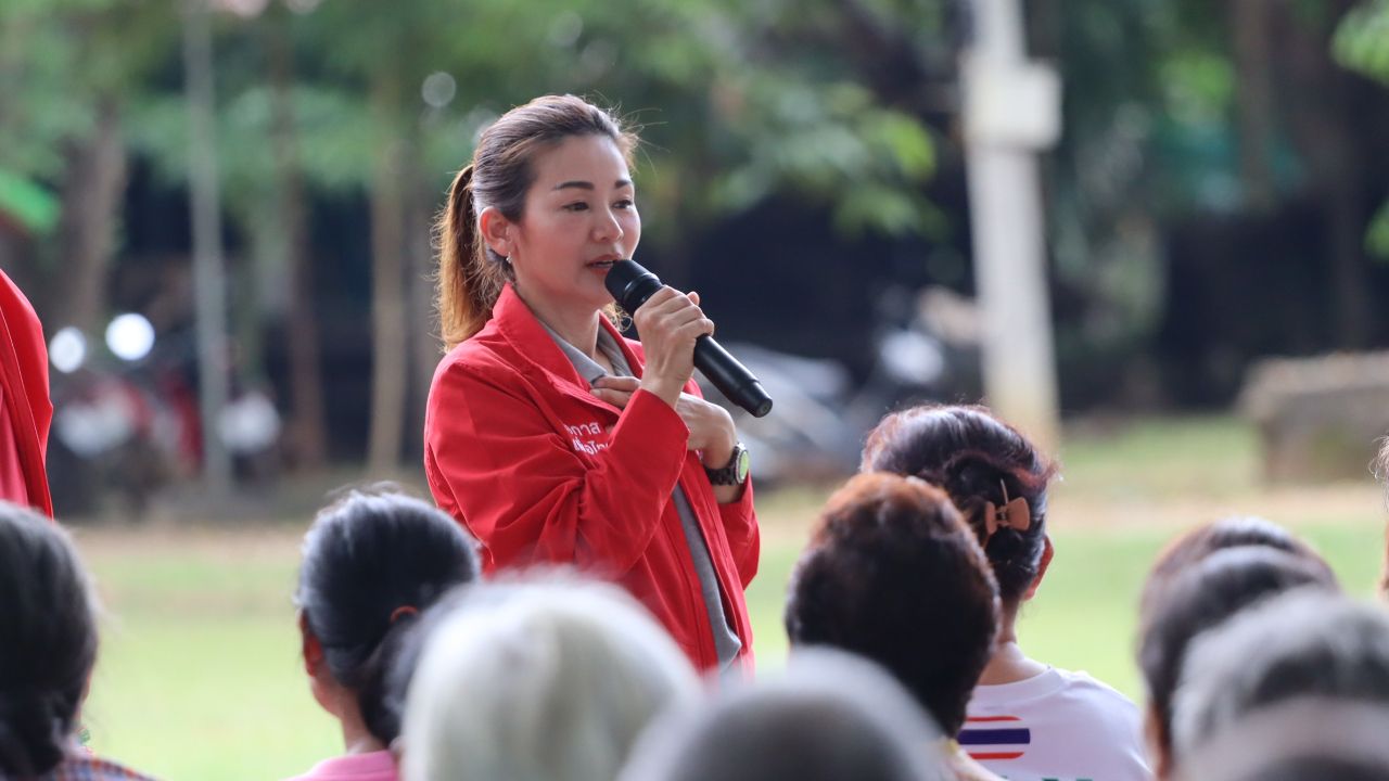 'ภูริกา' อ้อนคนศรีสะเกษ กาผู้แทนของเพื่อไทย กำจัดงูเห่าทางการเมือง