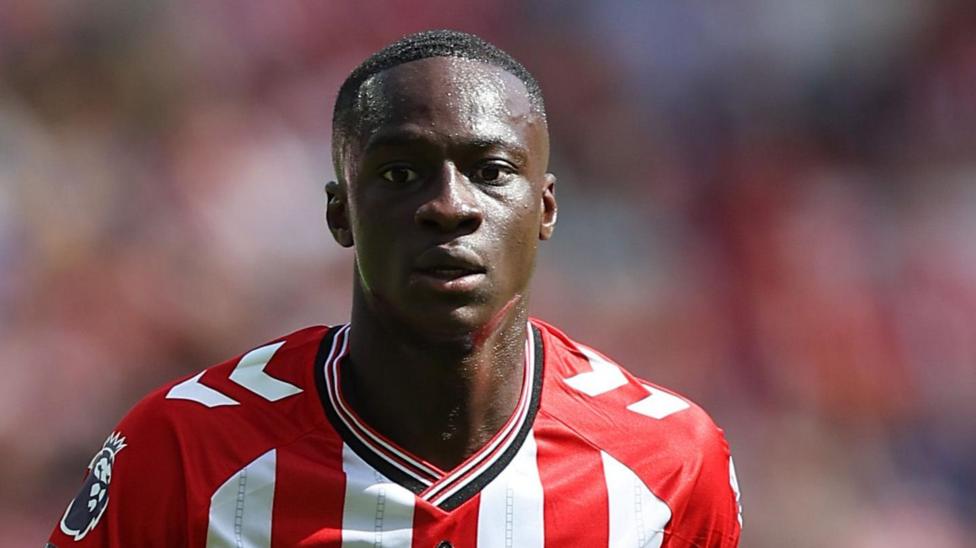 Sunderland midfielder Diarra out until December