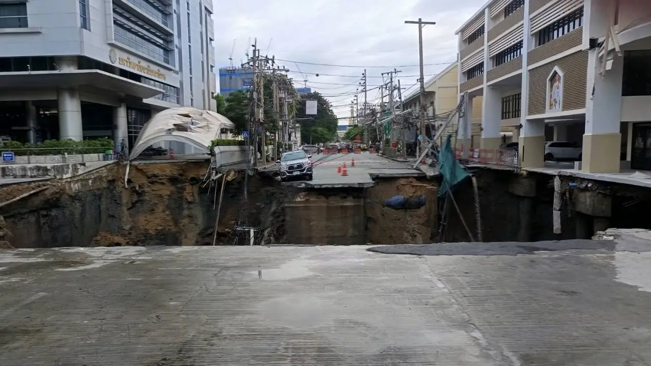 เหตุถนนทรุดตัว รพ.วชิรพยาบาล ประกาศปิดให้บริการผู้ป่วยนอกทุกกรณี