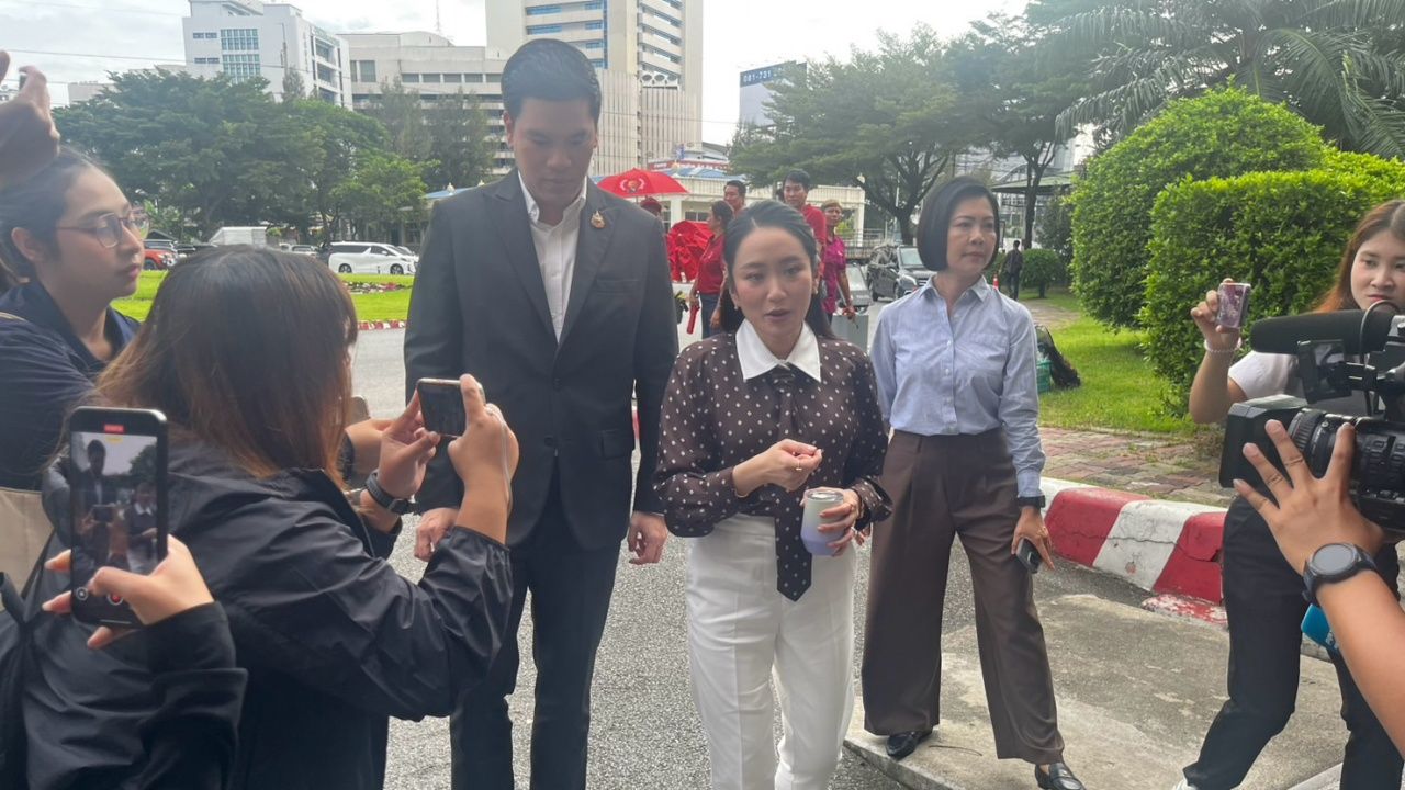 'อิ๊งค์-สามี' เข้าเยี่ยมทักษิณ เผยพ่อถูกมอบหมาย ไปช่วยคุมงานลอกท่อ