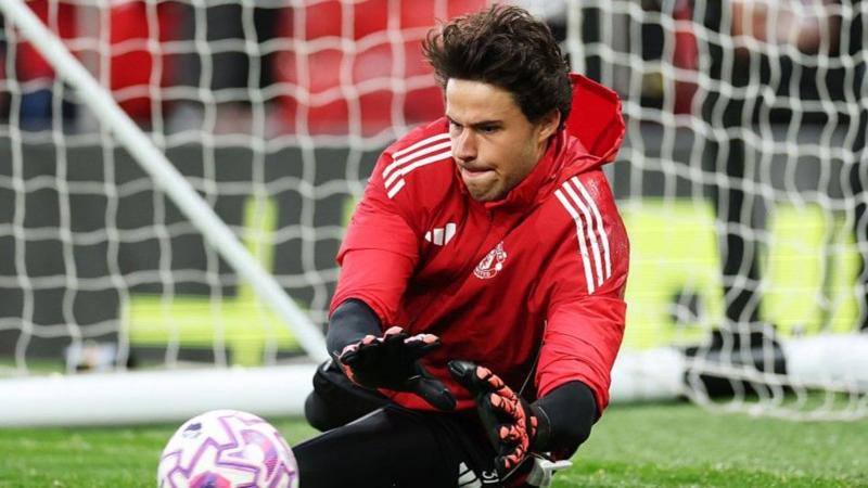 When will £18m Lammens get his chance at Man Utd?