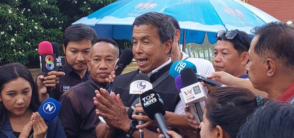อัปเดตถนนทรุดตัว 'ชัชชาติ' เผยพ่นคอนกรีตเสริมแรงให้ดินใต้ สน.สามเสน ยันแผนเป็นไปตามเป้า