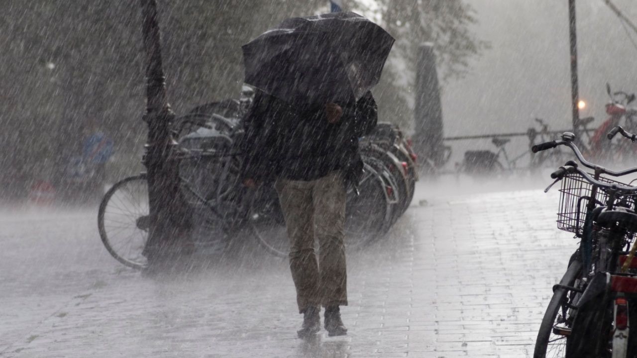 ประกาศฉบับ 10 ไต้ฝุ่น 'บัวลอย' อ่อนกำลังลงเป็นพายุโซนร้อน เช็กจังหวัด 'ฝนตกหนักมาก'