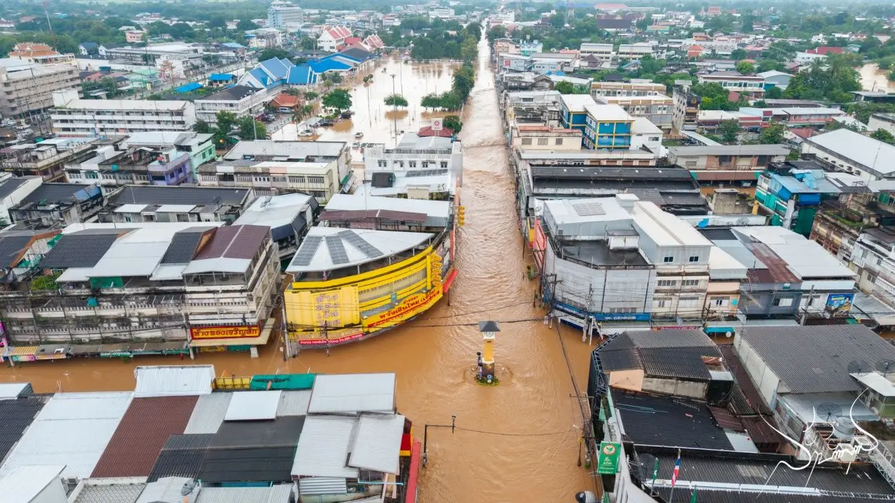 'หล่มสัก' อ่วม น้ำท่วมพื้นที่เขตเศรษฐกิจใจกลางเมือง บางจุดสูงกว่า 1.5 เมตร