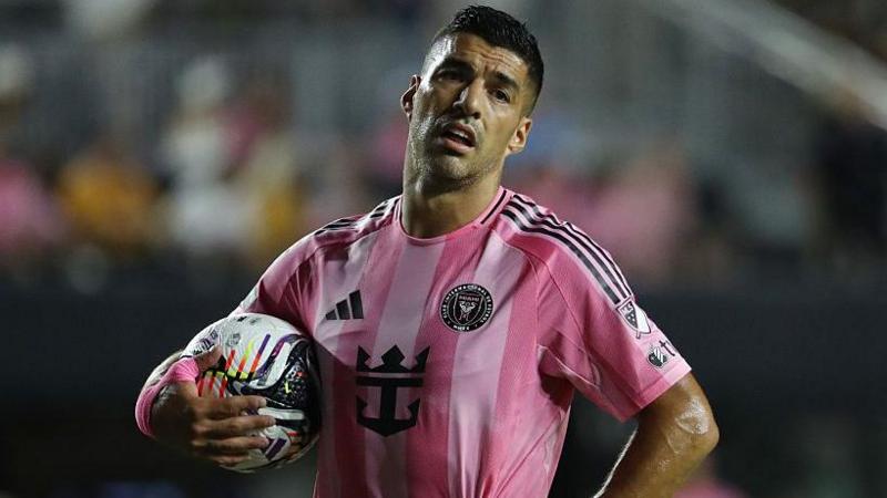 Suarez appears to spit at opposition coach after melee