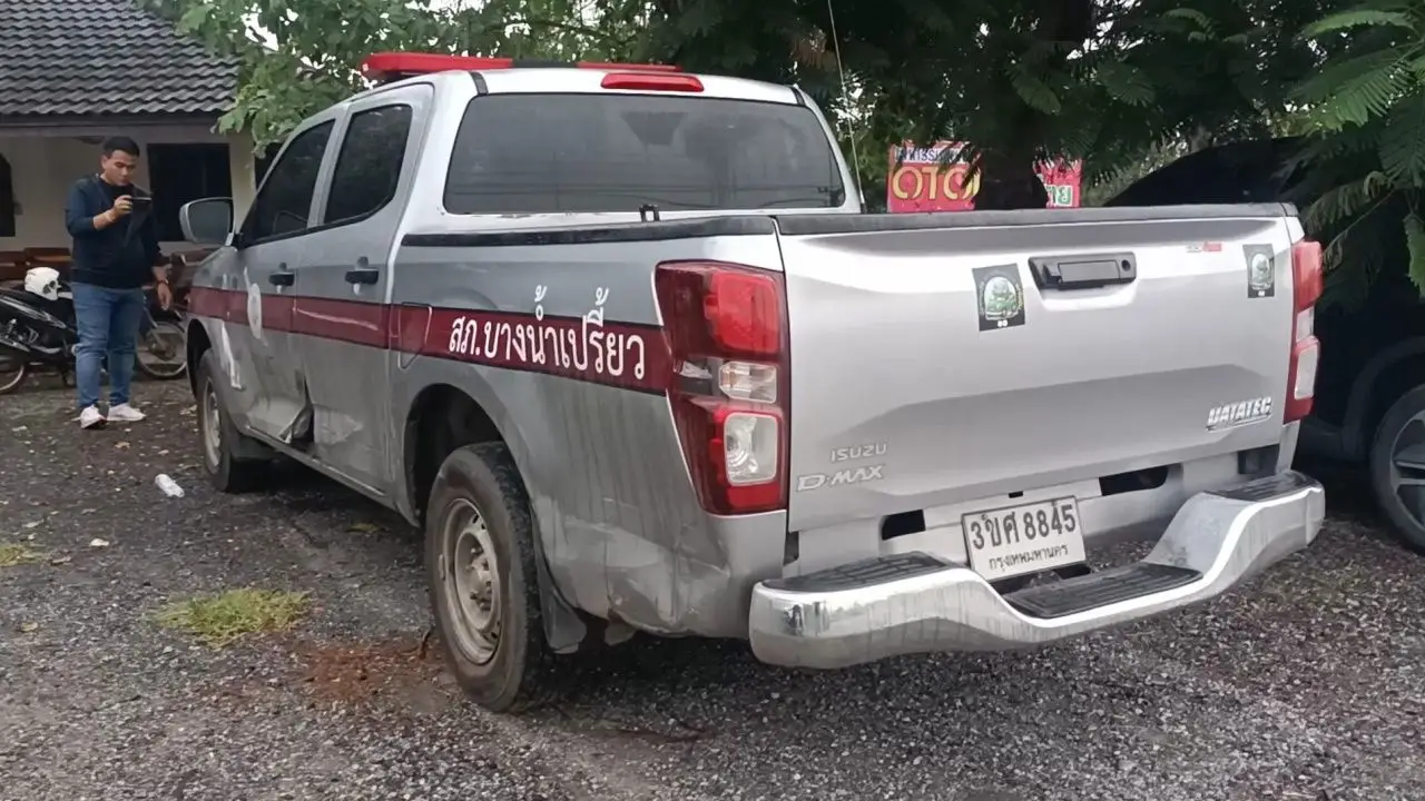 โดนข้อหาหนัก พยายามฆ่าเจ้าพนักงาน เก๋งแหกด่านชนตำรวจ สภ.บางน้ำเปรี้ยว เย็บหกเข็ม