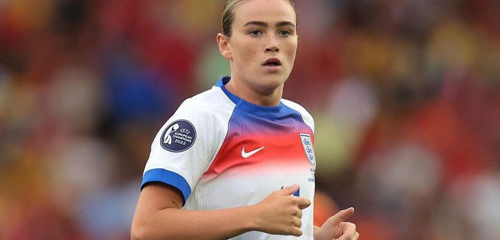 England midfielder Clinton close to Man City move