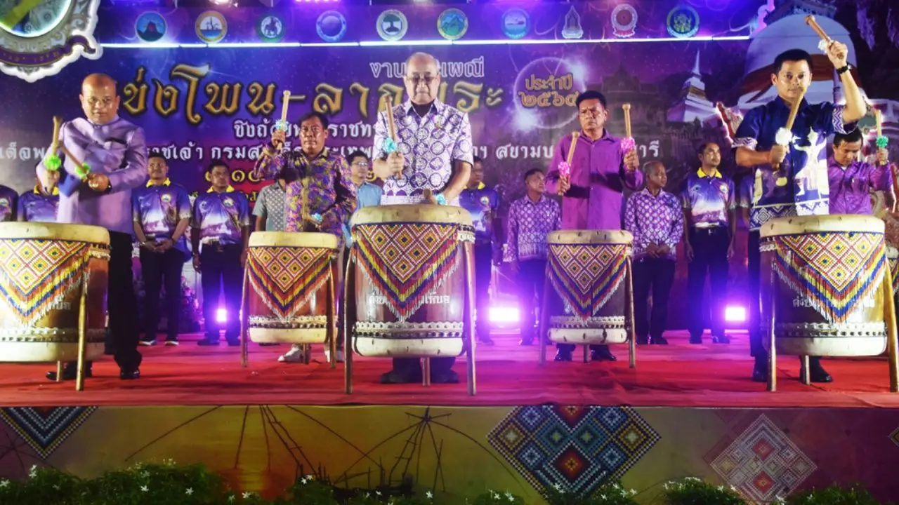 จ.พัทลุง จัดยิ่งใหญ่ เปิดงานประเพณี 'แข่งโพน-ลากพระ' ชิงถ้วยพระราชทานฯ