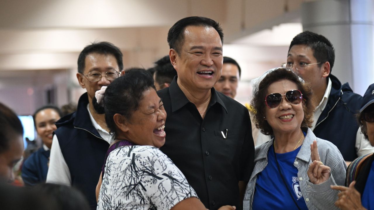 'อนุทิน' ตรวจน้ำท่วมพิจิตร เล็งเพิ่มเงินเยียวยา เตือนอย่าลืมลงทะเบียนคนละครึ่งพลัส