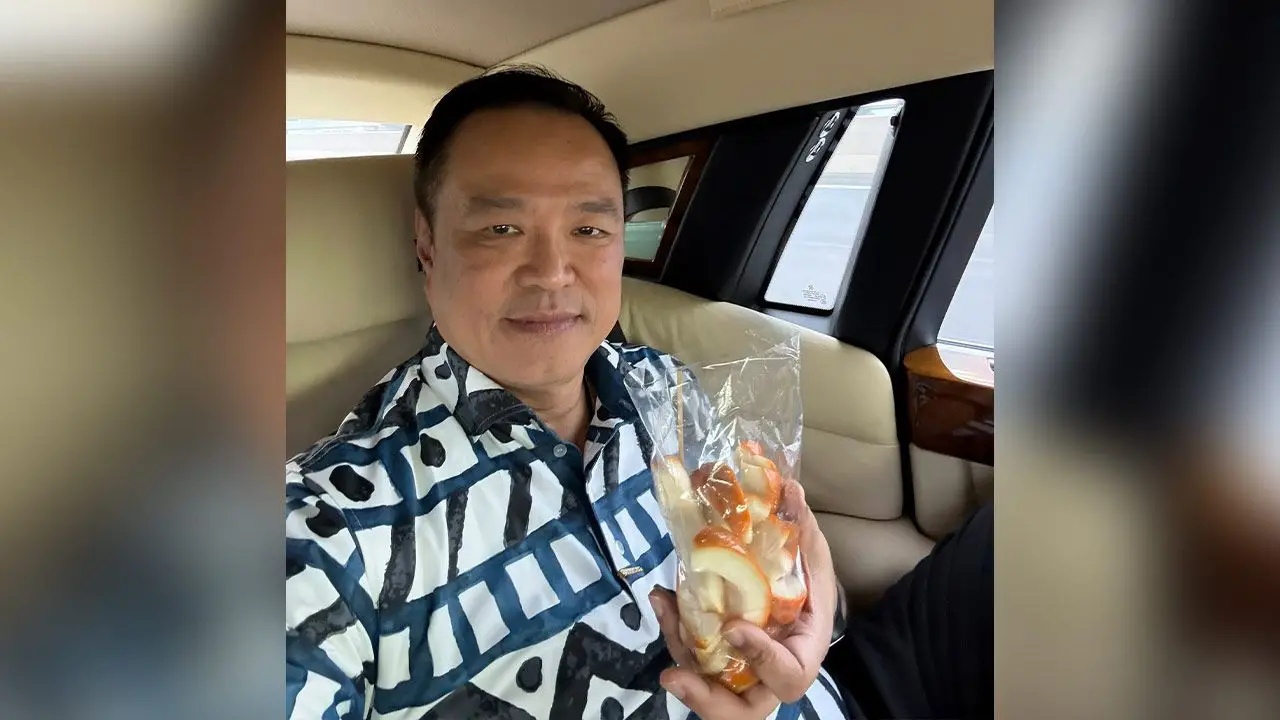 'อนุทิน' ขอบคุณคนใจดีมอบอาหาร-ขนม ขอตอบแทนด้วยคำสัญญาทำเพื่อชาติ-ประชาชน