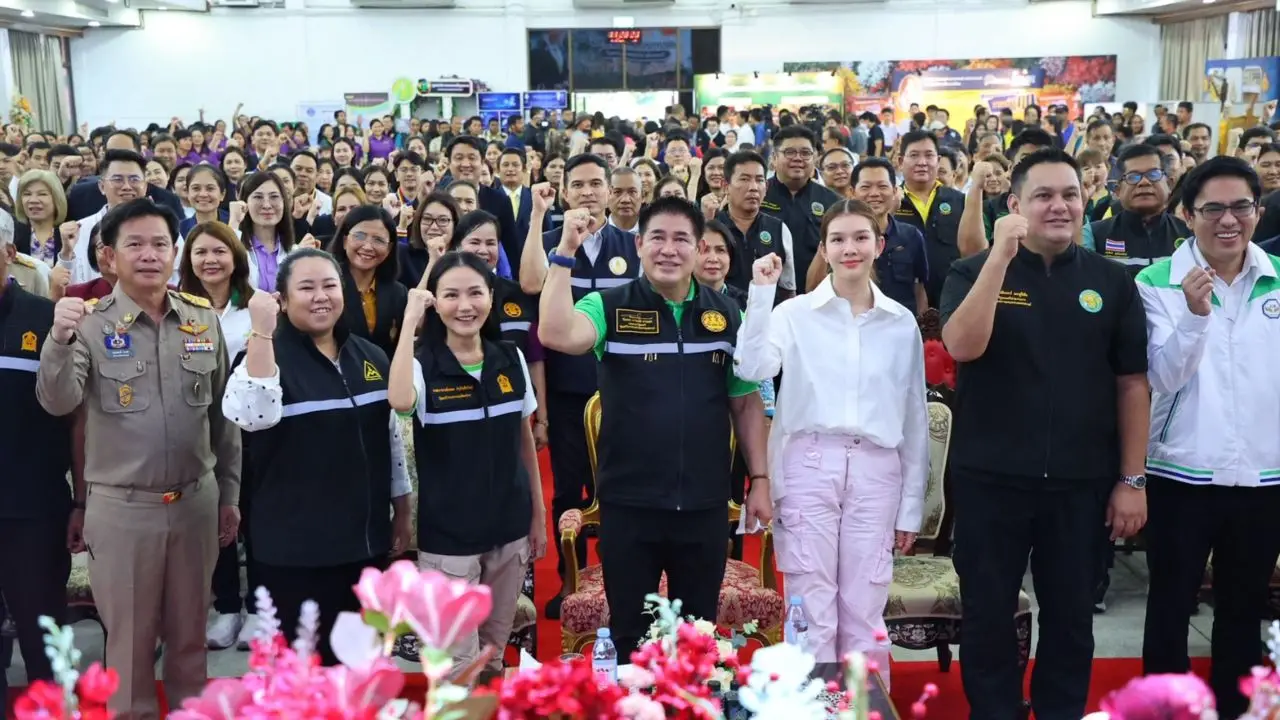 'ธรรมนัส-นฤมล' ย้ำ ครูต้องมีบ้านที่อยู่ได้ สวัสดิการมั่นคง ให้มีสมาธิสอนเต็มที่