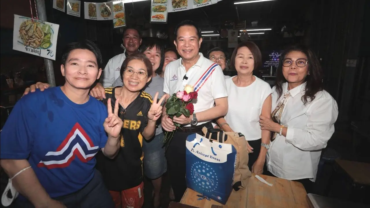 'พีระพันธุ์' ลงพื้นที่รับเรื่องร้องเรียนชาวแฟลตดินแดงใหม่ เฟส 2 รับปากช่วยแก้ปัญหาให้ชาวบ้าน