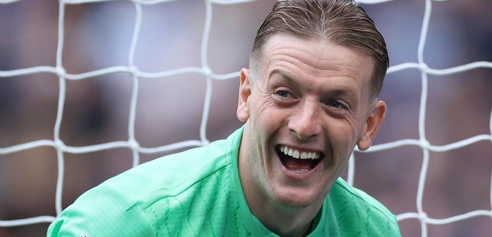 'Dark days behind us' - Pickford signs new Everton deal